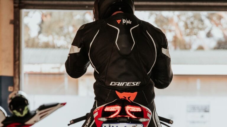 Es obligatorio llevar chaqueta en moto